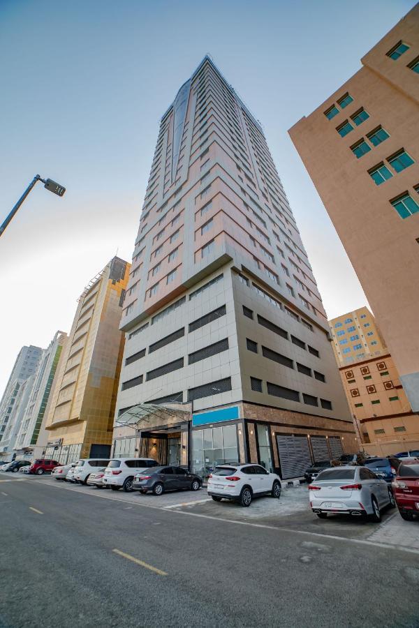 Platinum Coast Hotel Apartments Fujairah Exterior photo The hotel in 2016